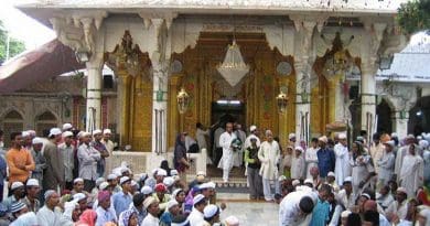 Sufis in India. Photo by Mujeerkhan, Wikipedia Commons.