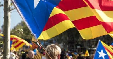 The estelada (Catalan pro-independence flag). Photo by Ivan McClellan, Wikipedia Commons.