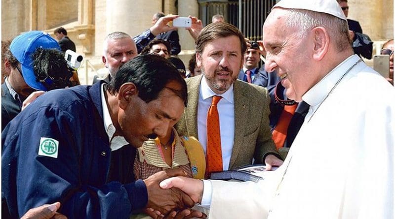 Pope Francis receives the family of Asia Bibi. Photo by HazteOir.org, Wikipedia Commons.