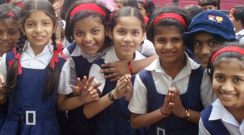 Schoolgirls in Mumbai, India. Photo by the opoponax, Wikimedia Commons.