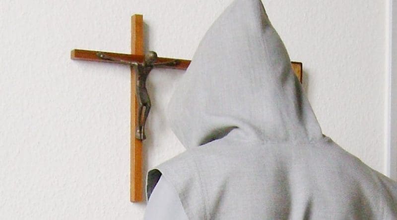 Praying Trappist monk. Photo by Daniel Tibi |, Wikipedia Commons.