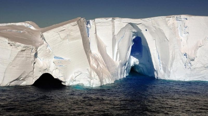 Ice cliffs in Pine Island Bay, taken from the IB Oden. Credit Martin Jakobsson