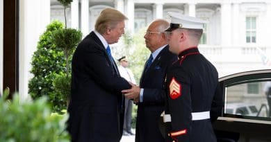 US President Donald Trump welcomes Prime Minister Najib Abdul Razak of Malaysia to the White House | September 12, 2017 (Official White House Photo by Stephanie K. Chasez)