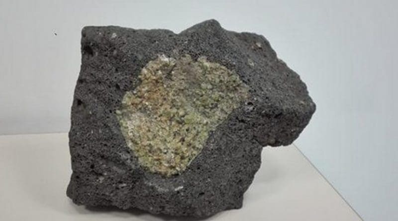Peridotite from the deep mantle (green) enclosed in lava (black) from a Patagonian volcano, which was found by the researchers. Credit UGR