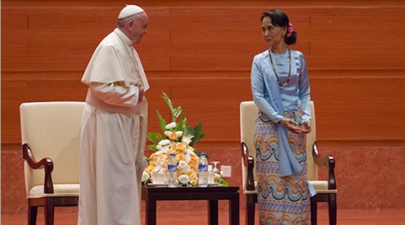 Pope Francis and Myanmar's civilian leader Aung San Suu Kyi. Photo by Ye Aung Thu, ucanews.com