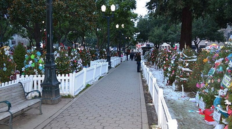 Christmas in the Park at San Jose's Plaza de César Chávez Park. Photo by Oleg Alexandrov, Wikipedia Commons.