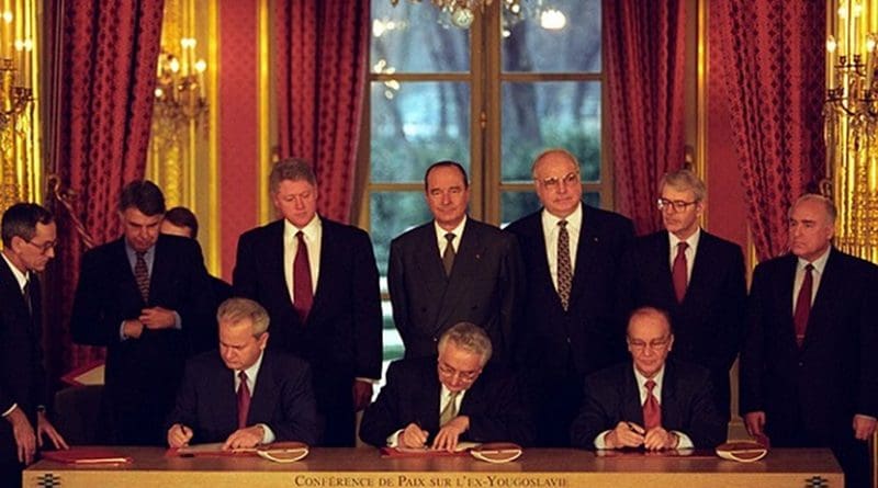 The signing of the Dayton Agreement in 1995. Photo: Central Intelligence Agency