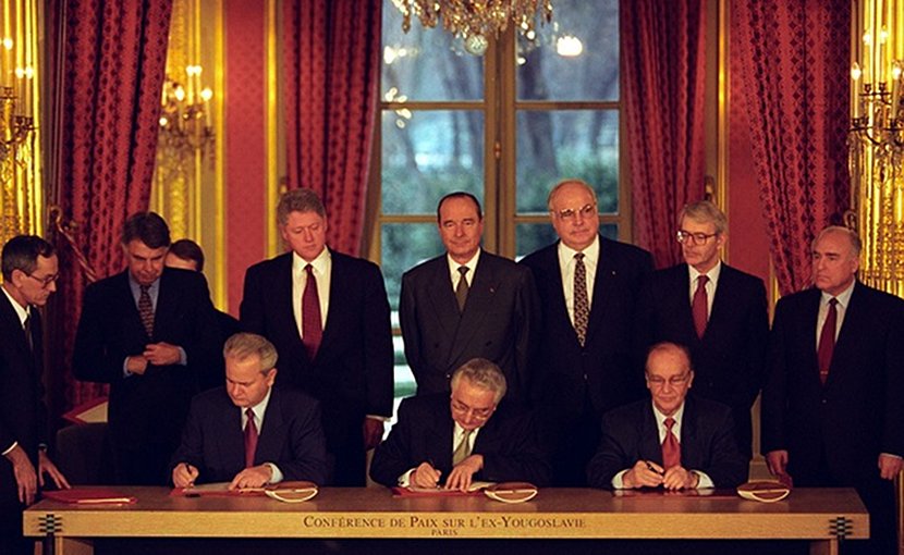 The signing of the Dayton Agreement in 1995. Photo: Central Intelligence Agency