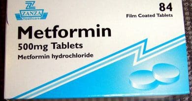 Generic metformin 500-mg tablets, as sold in the United Kingdom, for treatment of Diabetes Typ II. Photo by Ash, Wikipedia Commons.