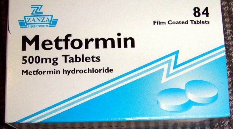 Generic metformin 500-mg tablets, as sold in the United Kingdom, for treatment of Diabetes Typ II. Photo by Ash, Wikipedia Commons.