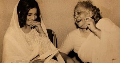 Ismat Chughtai (right) with Indian actress Rekha. (Source: Ashish Sawhney Papers, Mumbai, India)