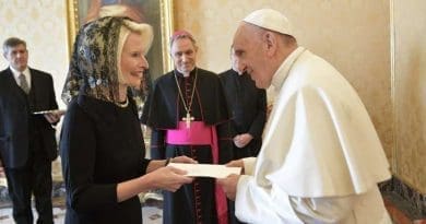 Callista Gingrich presents her credentials to Pope Francis at the Apostolic Palace. Credit: L'Osservatore Romano and Callista Gingrich Twitter account.