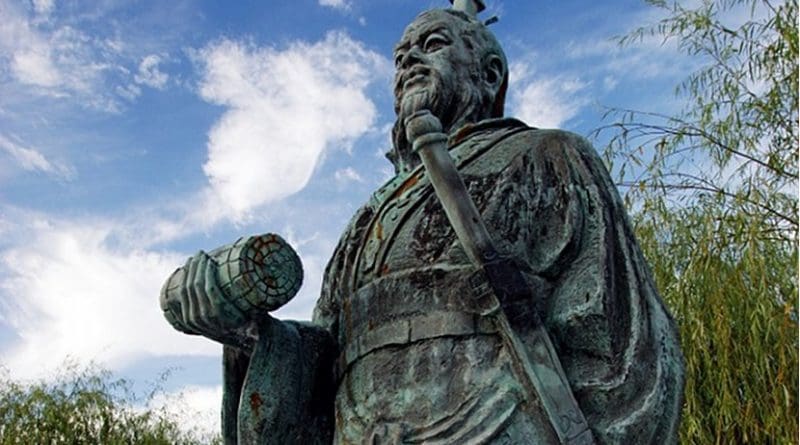 Statue of Sun Tzu. Photo by 663highland, Wikipedia Commons.