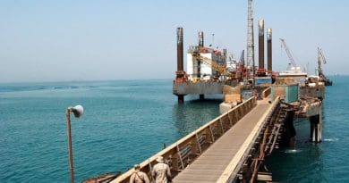 An oil platform of Iraq in Basra, Arabian Gulf. (U.S. Navy photo by Mass Communication 2nd Class Nathan Schaeffer/Released)