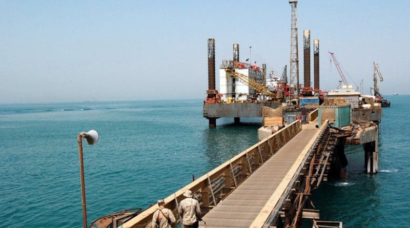 An oil platform of Iraq in Basra, Arabian Gulf. (U.S. Navy photo by Mass Communication 2nd Class Nathan Schaeffer/Released)