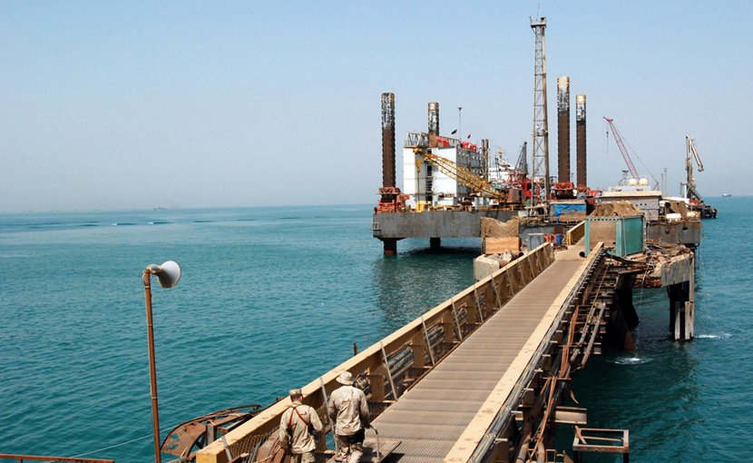 An oil platform of Iraq in Basra, Arabian Gulf. (U.S. Navy photo by Mass Communication 2nd Class Nathan Schaeffer/Released)
