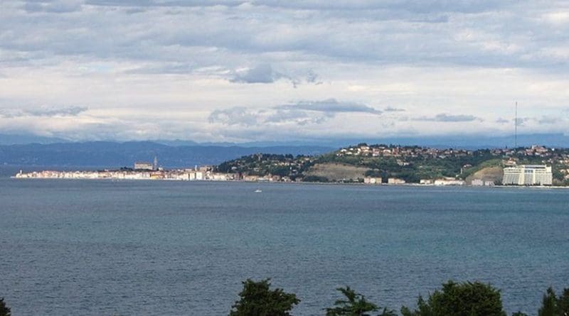 Piran Bay, with shores shared by Slovenia and Croatia. Photo by Alen Ištoković, Wikipedia Commons.
