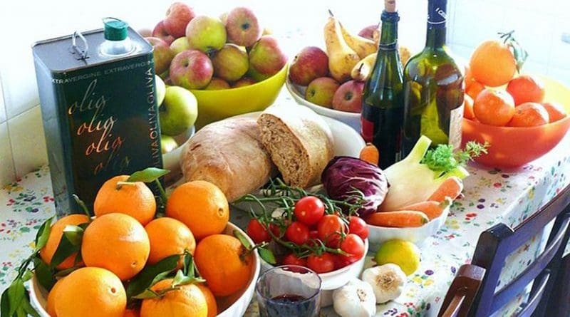 Typical ingredients included in the Mediterranean diet. Photo by G.steph.rocket, Wikipedia Commons.