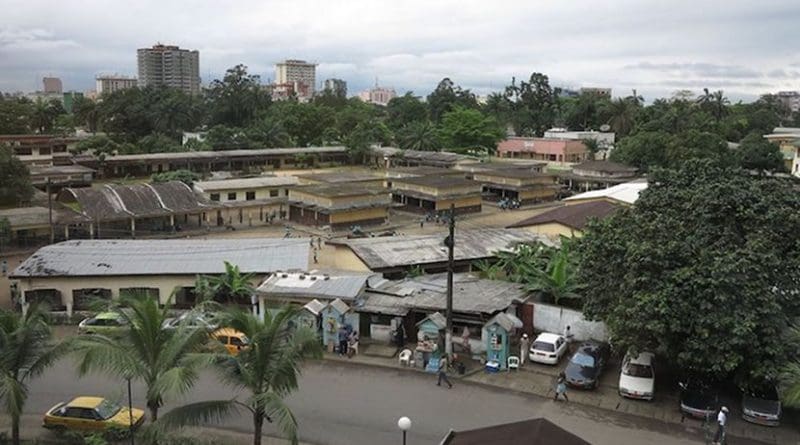 Avenue des Cocotiers, Douala, the largest city in Cameroon and its economic capital. The city is primarily francophone. Credit: Kayhan ERTUGRUL | Wikimedia Commons.