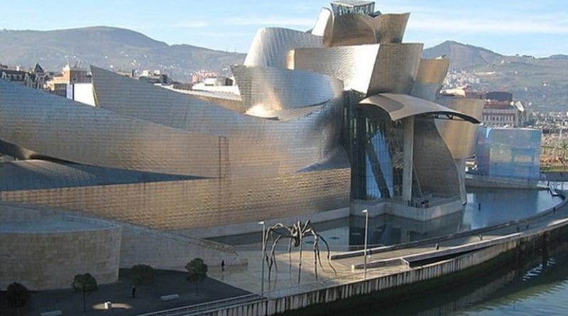 Guggenheim Museum Bilbao. Photograph taken by MykReeve, Wikimedia Commons.