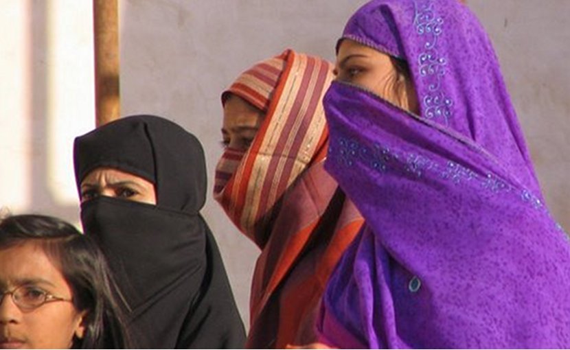 Women at the Lahore Fort. Photo Credit: Tito Craige.