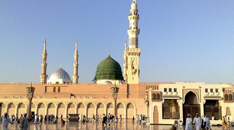 Saudi Arabia's The Prophet's Mosque (Al-Masjid al-Nabawi). Photo by Bluemangoa2z, Wikipedia Commons.