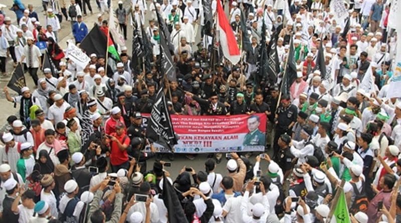 Members of the Islamic Defenders Front hold a rally on March 31, 2017, to protest Jakarta's Christian governor Basuki Tjahaja Purnama, who was later jailed for blasphemy against Islam. (Photo by Ryan Dagur/ucanews.com)