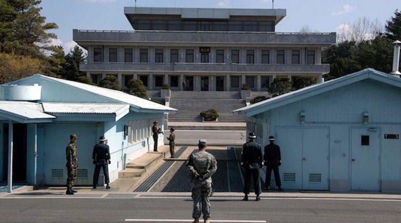 A view in May 2007 from South Korea towards North Korea in the Joint Security Area at Panmunjom. North and South Korean military personnel, as well as a single US soldier, are to be seen. Credit: Wikimedia Commons.