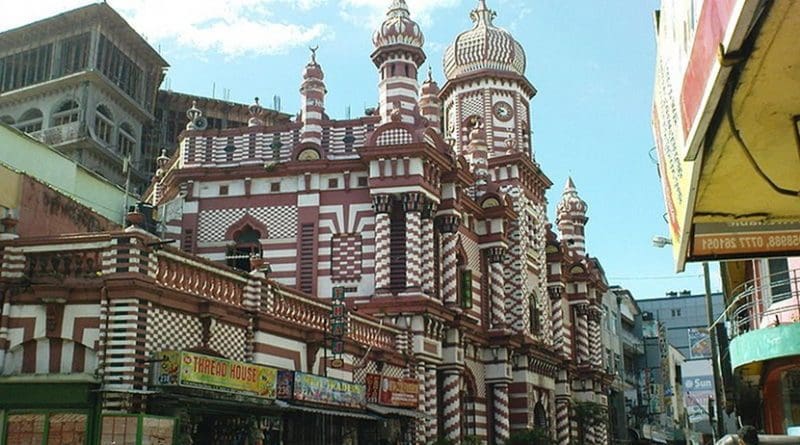 The Jami Ul Alfar Jummah mosque in Colombo, Sri Lanka. Photo by Aksam Zarook, Wikimedia Commons.
