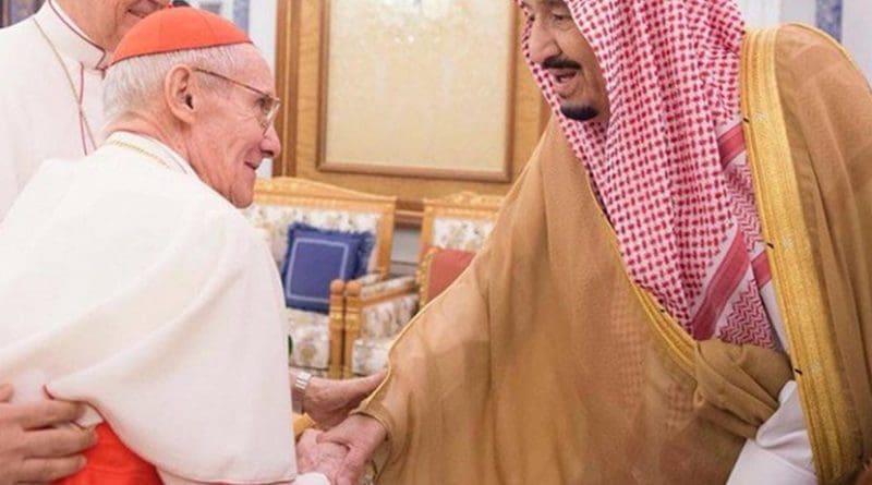 King Salman meets Vatican official to confront violence and extremism. (SPA)