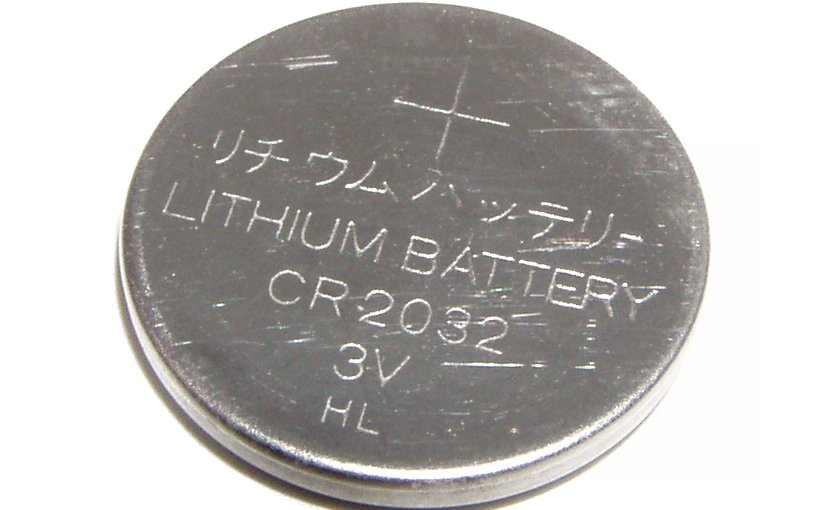 A lithium battery. Photo by KyloDee, Wikipedia Commons.