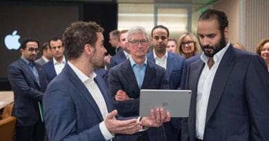 Saudi Crown Prince Mohammed Bin Salman visits Apple to discuss partnership opportunities. (SPA)