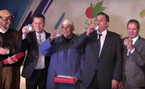 Aziz Akhennouch reacts to the popular electronic boycott by drinking in public, at SIAM agriculture fair, his “sour” milk unsold in groceries and super markets