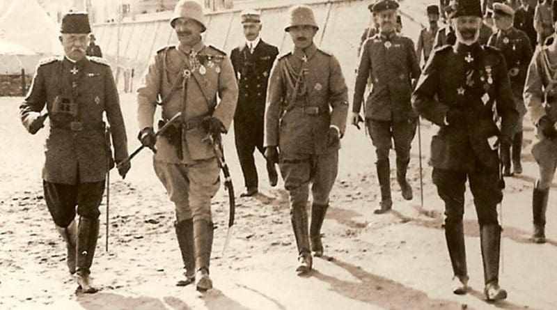 The Kaiser at Gallipoli, October 1917. From left: German admiral (in Ottoman uniform) Guido von Usedom, Emperor Wilhelm II., Enver Pasha, Vice admiral Johannes Merten. Source: WIkimedia Commons.