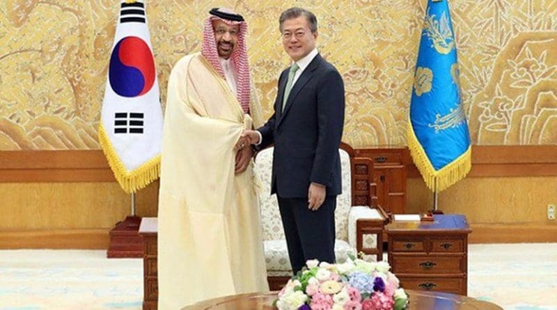 Saudi Arabia's Minister of Energy, Industry and Mineral Resources Khalid Al-Falih meets South Korean President Moon Jae-in to expand bilateral cooperation in energy and other key sectors. (SPA)