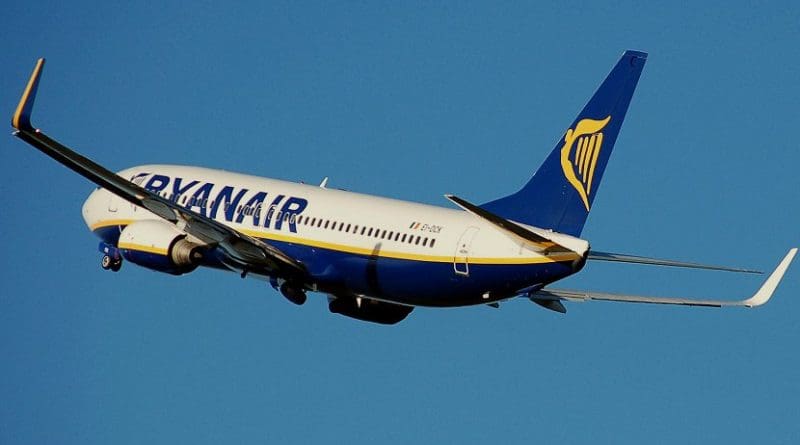 A Ryanair plane. Photo Credit: Adrian Pingstone, Wikimedia Commons.