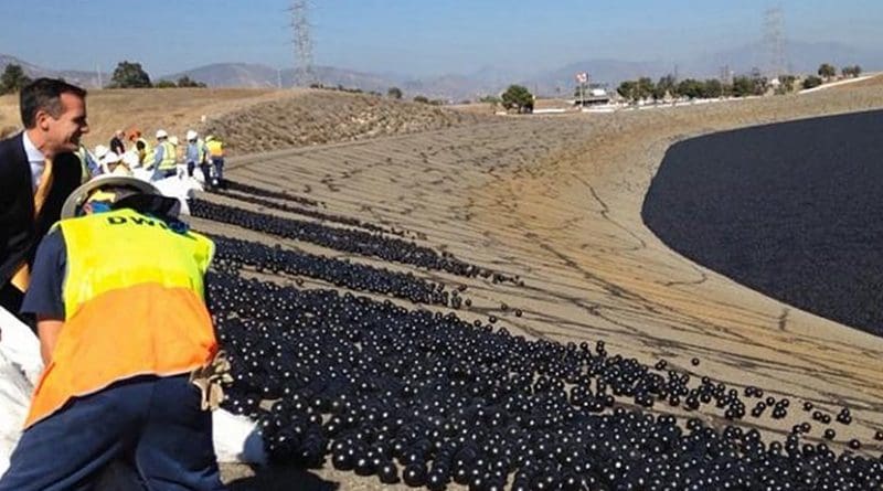 This is the final deployment of shade balls at the LA Reservoir in 2015. Credit Eric Garcetti