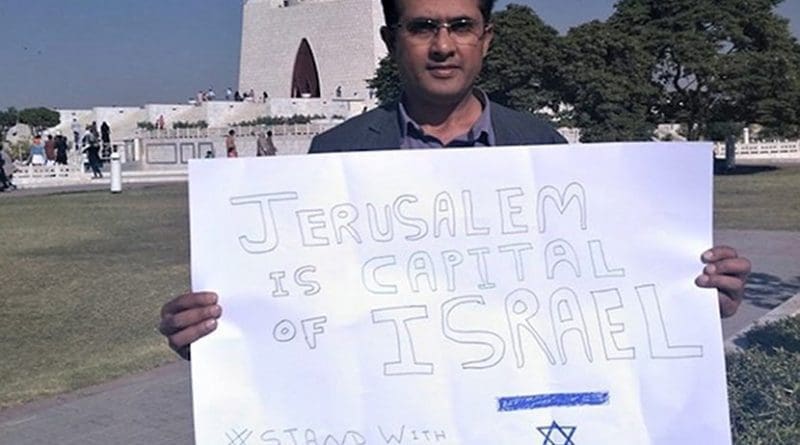Fishel Benkhald poses with a pro-Israel sign at a mosque in Karachi, Pakistan. (Photo from Facebook)