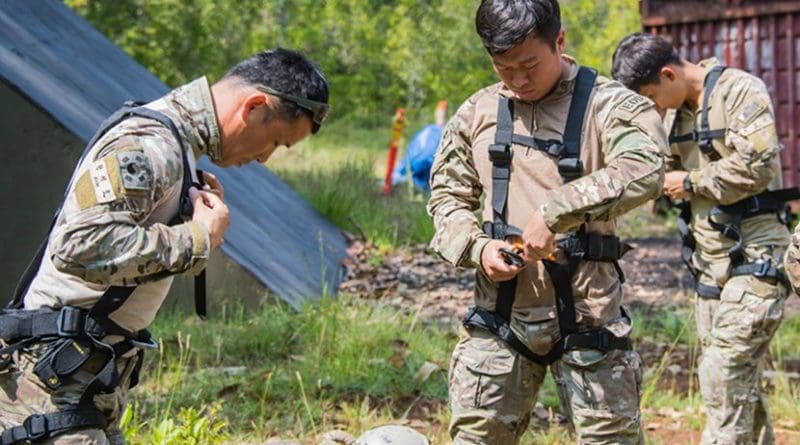 Members of the Korean Special Warfare Brigade, Explosive Ordnance Disposal Unit 1, gear up in preparation to conduct rappelling training at Joint Base Pearl Harbor-Hickam, Hawaii, during the Rim of the Pacific exercise, July 2, 2018. Twenty-five nations, 46 ships, five submarines, about 200 aircraft, and 25,000 personnel are participating in RIMPAC from June 27 to Aug. 2 in and around the Hawaiian Islands and Southern California. Canadian Armed Forces photo by Imagery Technician Corporal Trevor Matheson