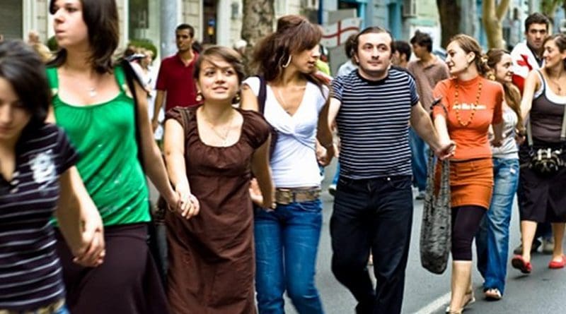 Georgians form a human chain against Russian occupation, September 1, 2008. Photo: Vladimer Shioshvili/flickr