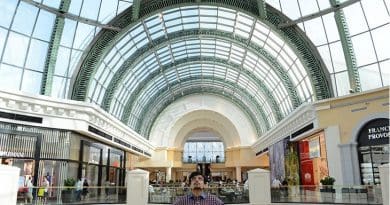Dubai shopping mall.