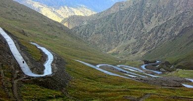 Road in Gilgit-Baltistan, Pakistan. Photo Credit: Jim Qara, Wikimedia Commons.