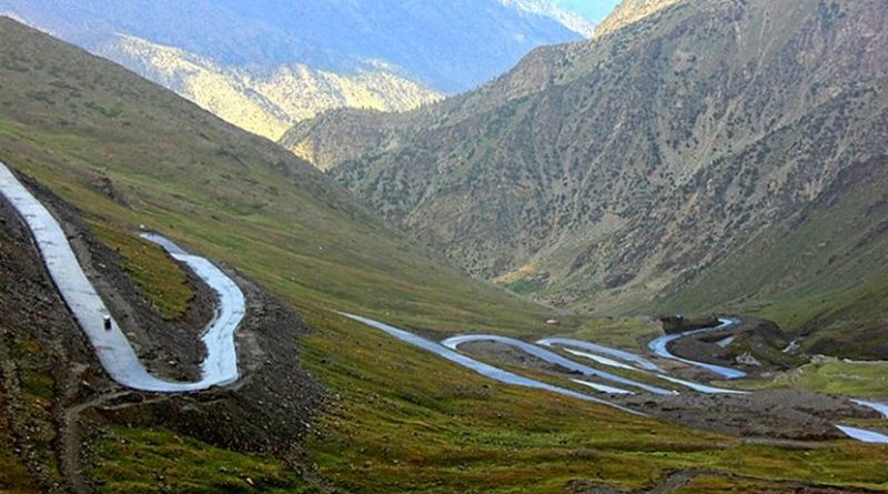 Road in Gilgit-Baltistan, Pakistan. Photo Credit: Jim Qara, Wikimedia Commons.