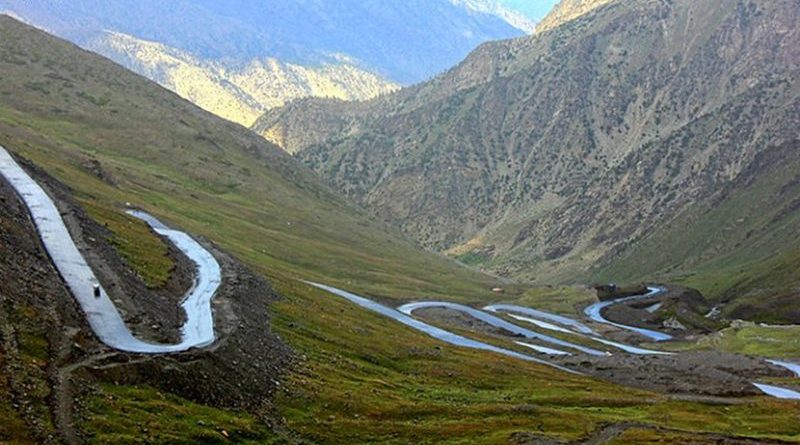 Road in Gilgit-Baltistan, Pakistan. Photo Credit: Jim Qara, Wikimedia Commons.