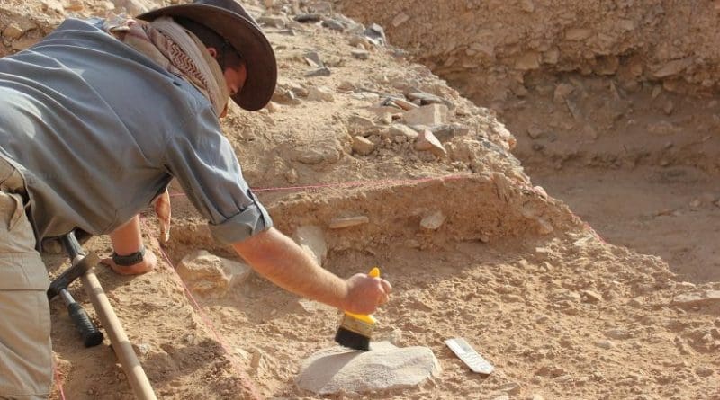 This is Dr. Ceri Shipton on site at Saffaqah in central Saudi Arabia. Credit Image: ANU.