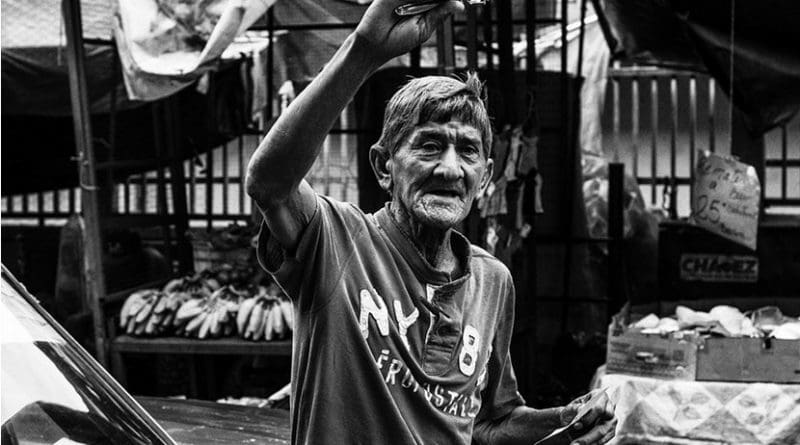 Old man selling razors in Maracaibo, Venezuela.