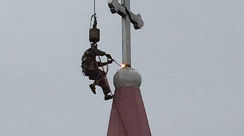 The cross of Lingkun St. Michael Church of Yongqiang Parish in Wenzhou was taken off its steeple as per orders of communist authorities. (Photo supplied)