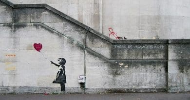 Original mural of "Balloon Girl" by Banksy on Waterloo Bridge in South Bank in 2004. Photo Credit: Dominic Robinson, Wikipedia Commons.