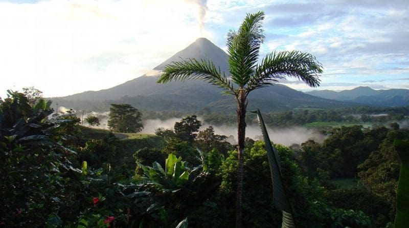 costa rica volcano