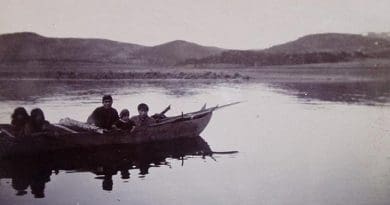 Example of a group with nautical technology: Yámana people in the Anglican mission of Bahía Tekenika (Tierra del Fuego), portrayed in the late 19th or early 20th century. Darwin lived with them during the second voyage of the Beagle. Credit Ivan Briz i Godino courtesy of the archives of the South American Missionary Society (United Kingdom)